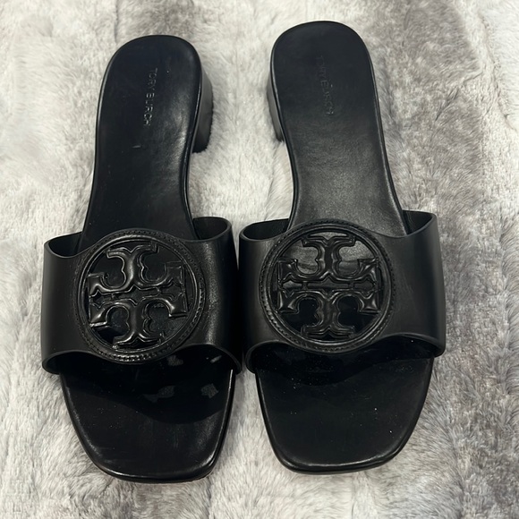 Tory Burch flat black leather sandals - Picture 1 of 3